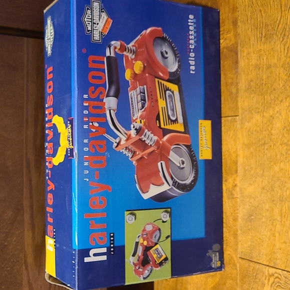 Harley Davidson portable radio cassette - Picture 2 of 3